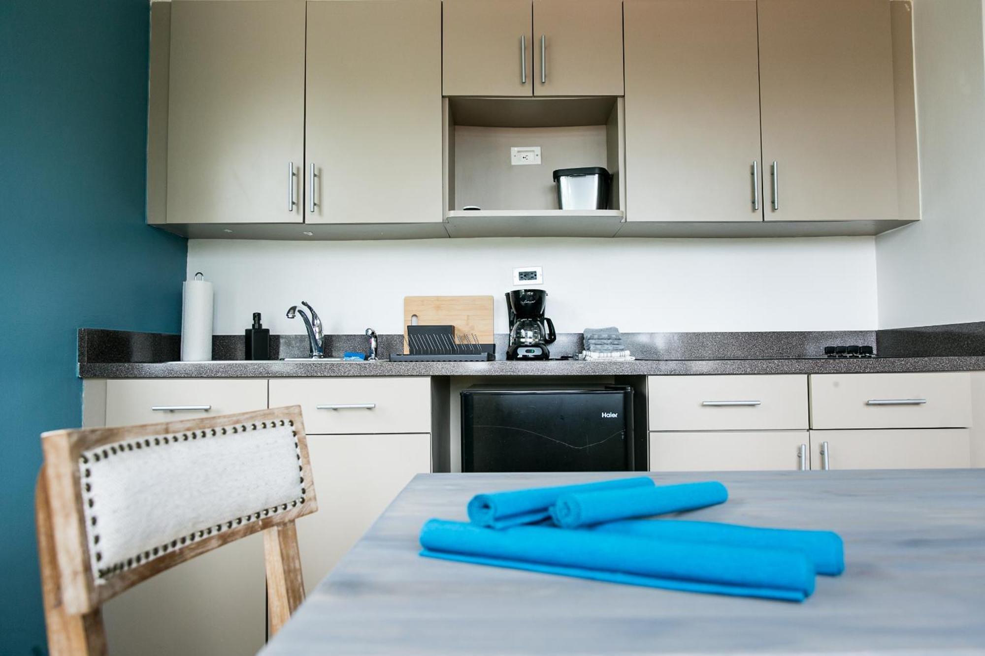 Numero Uno Beach Apartments 산후안 외부 사진