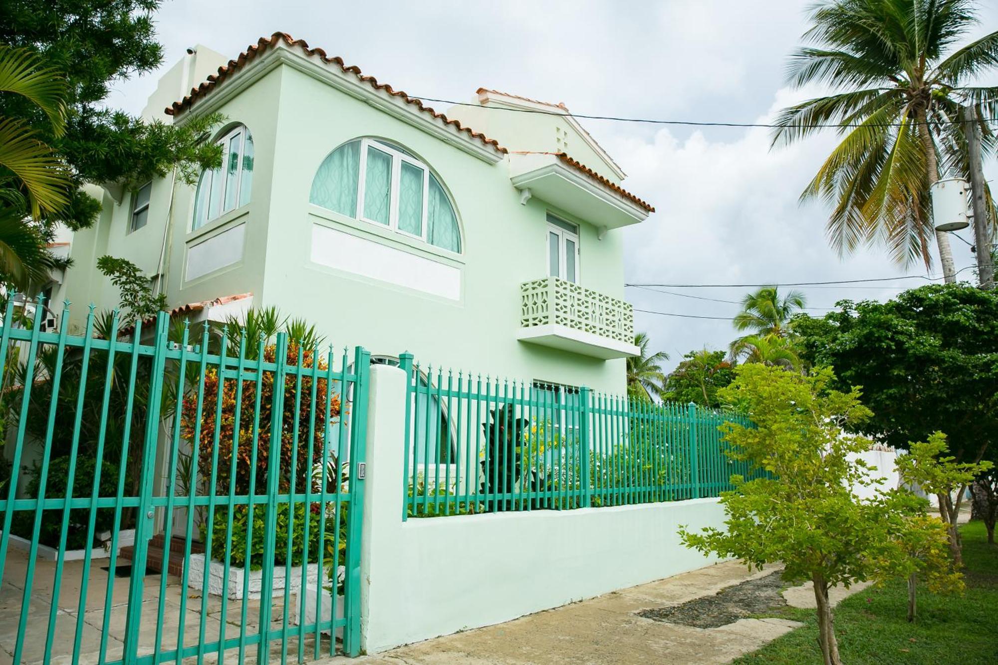 Numero Uno Beach Apartments 산후안 외부 사진