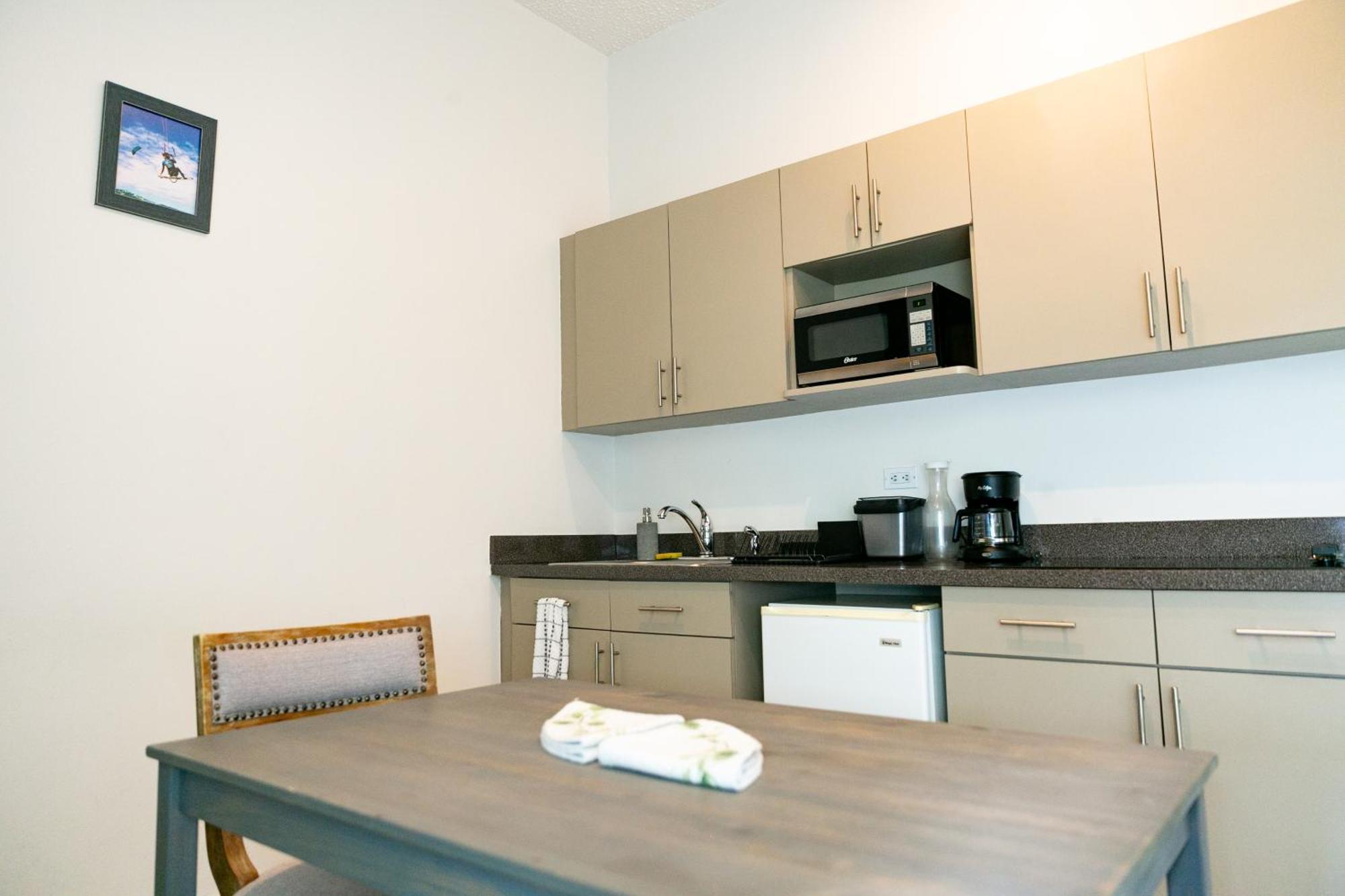 Numero Uno Beach Apartments 산후안 외부 사진